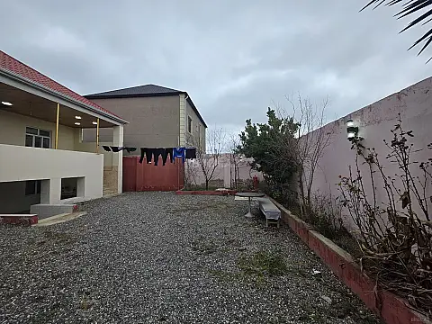 Satılır 8 otaqlı həyət evi 172 m²