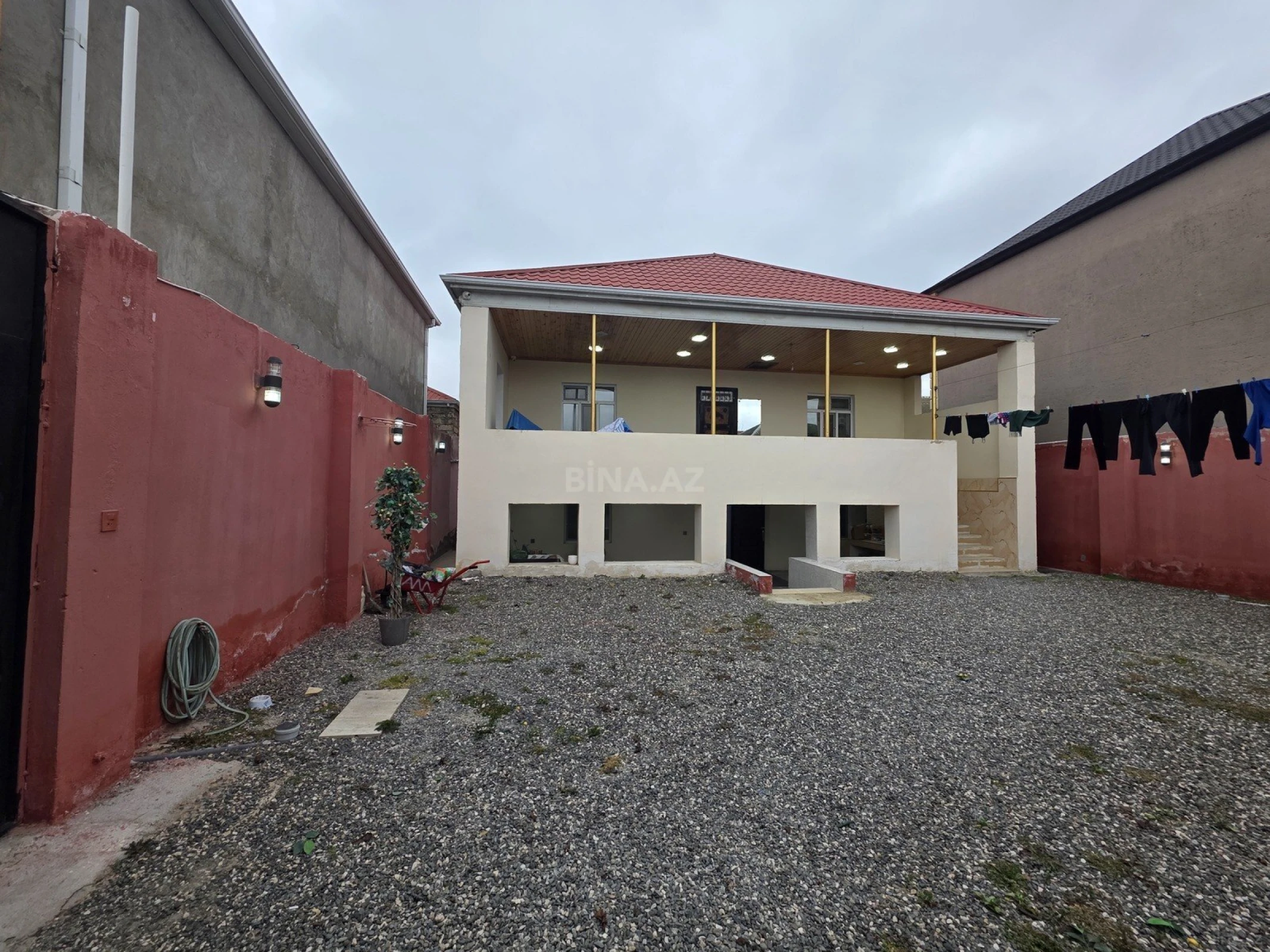 Satılır 8 otaqlı həyət evi 172 m²