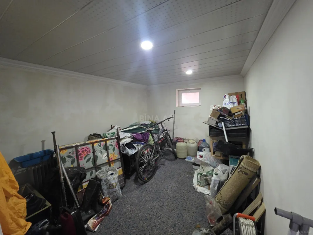 Satılır 8 otaqlı həyət evi 172 m²