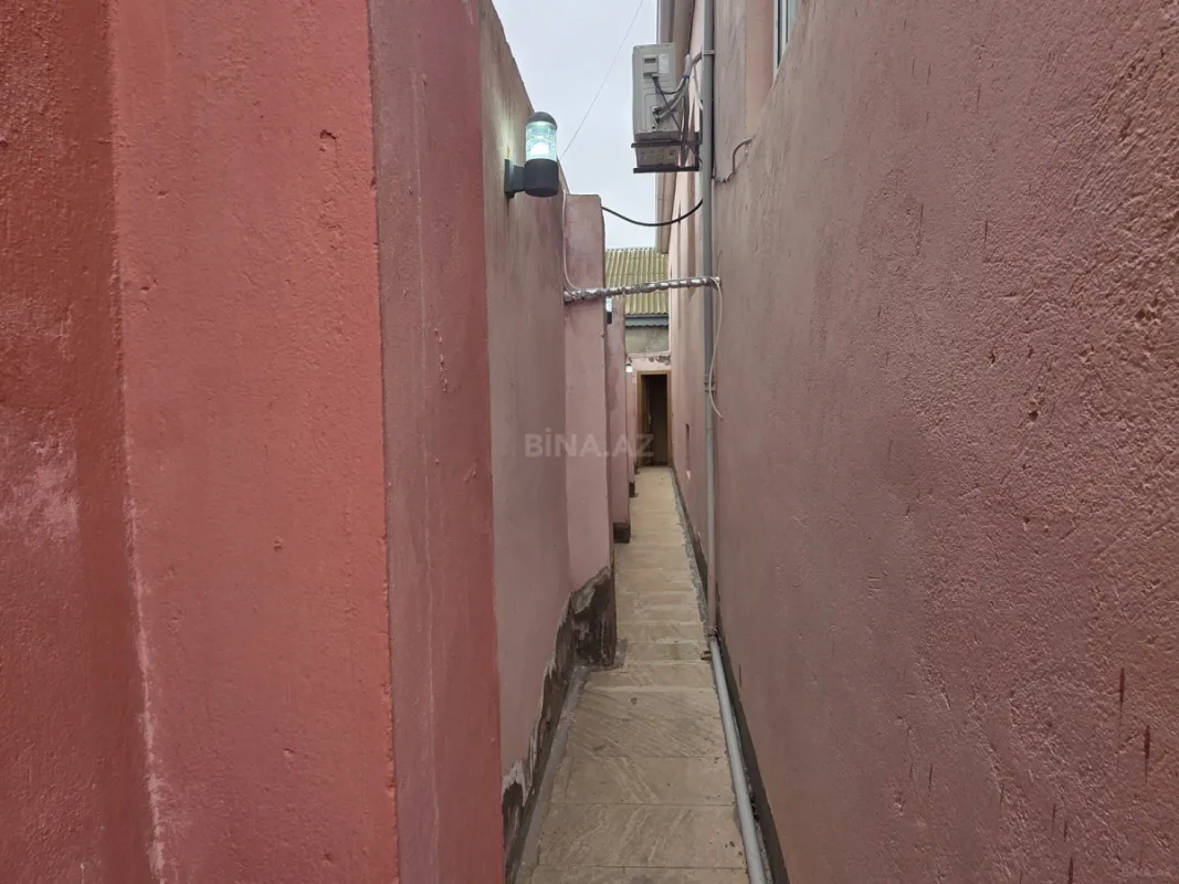 Satılır 8 otaqlı həyət evi 172 m²