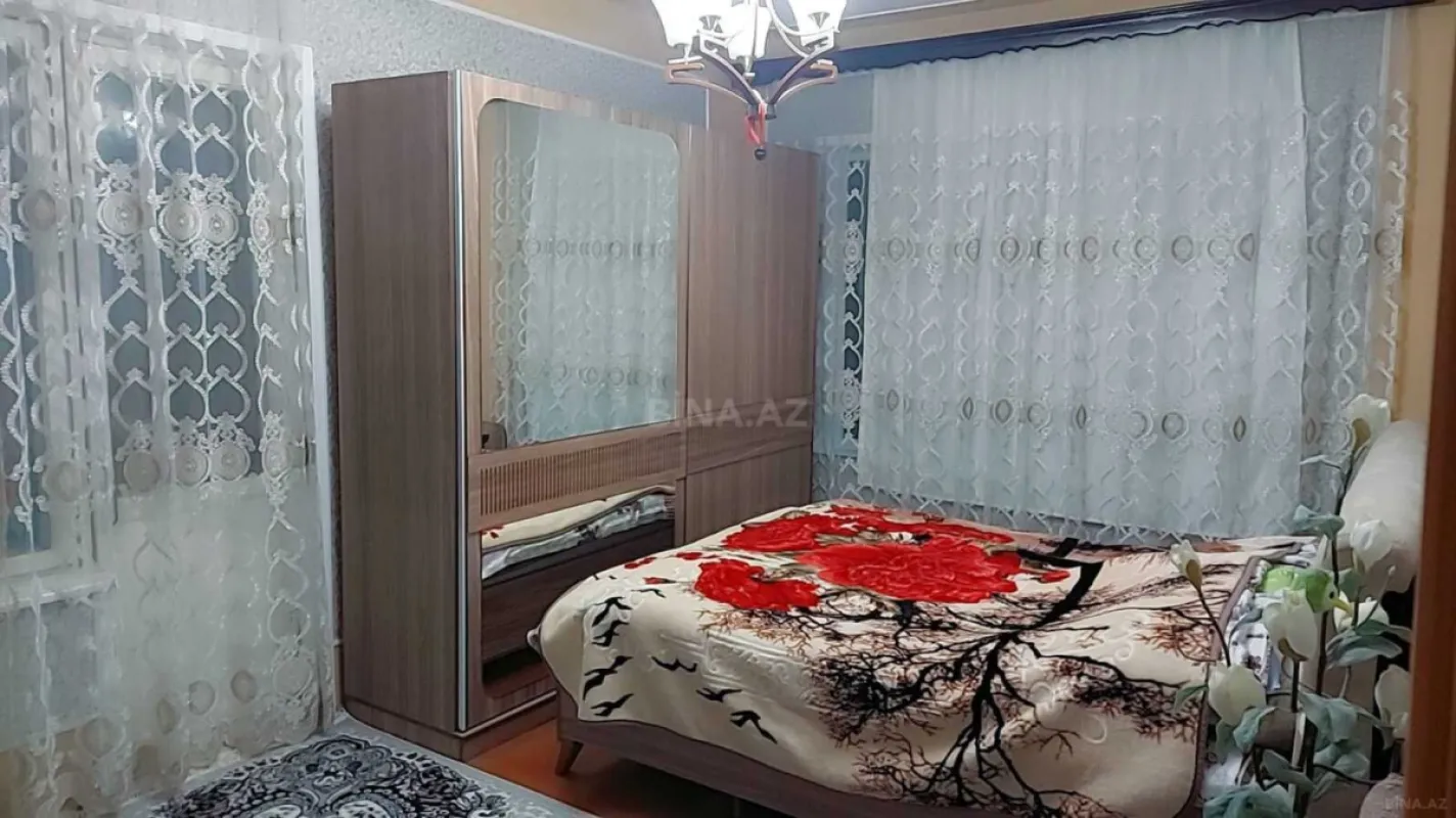 Satılır 4 otaqlı mənzil 90 m²