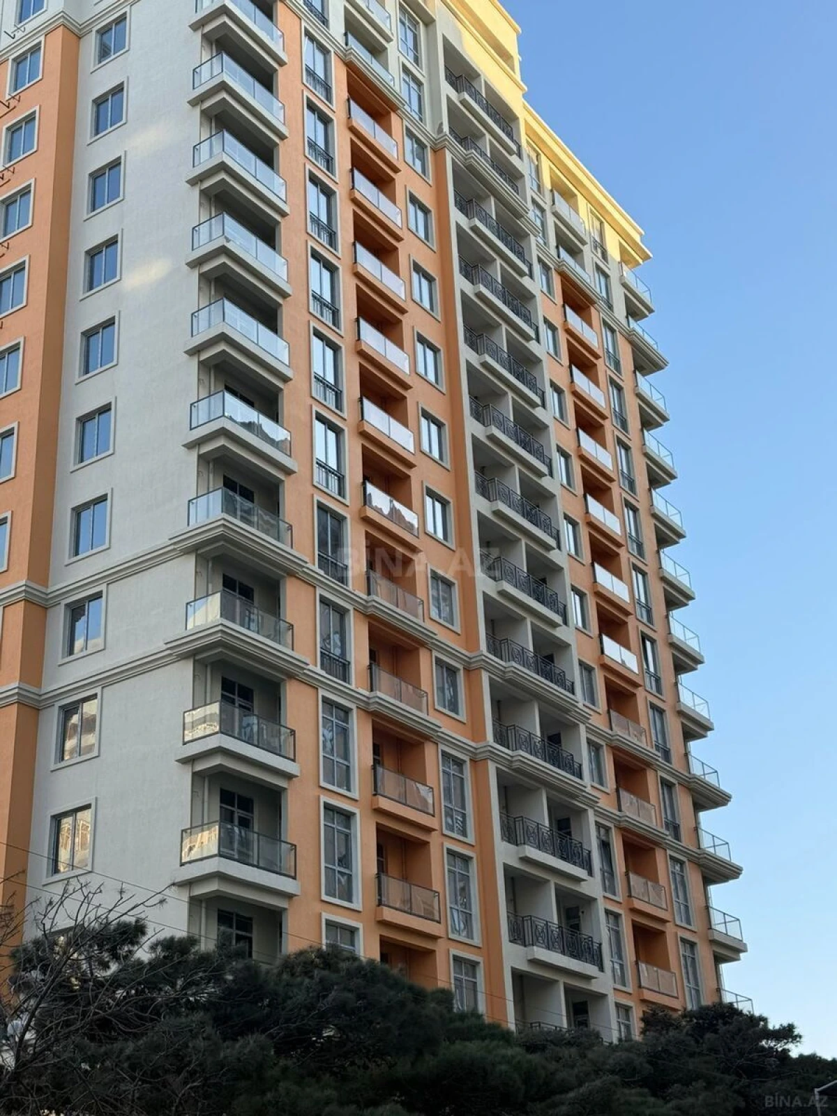 Satılır 3 otaqlı mənzil 108 m²
