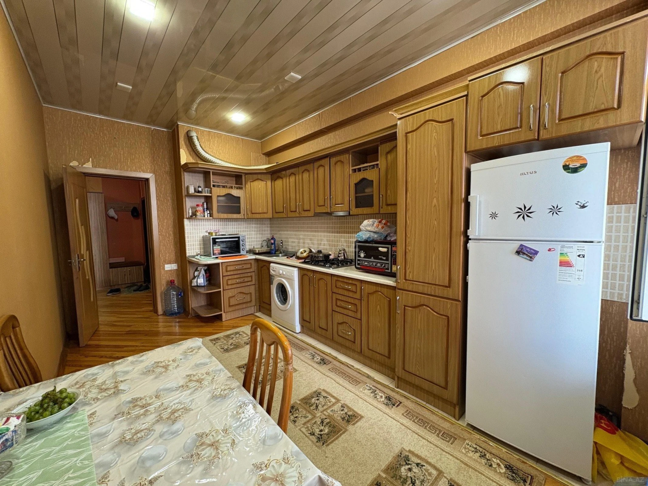 Kirayə verilir 2 otaqlı mənzil 90 m²