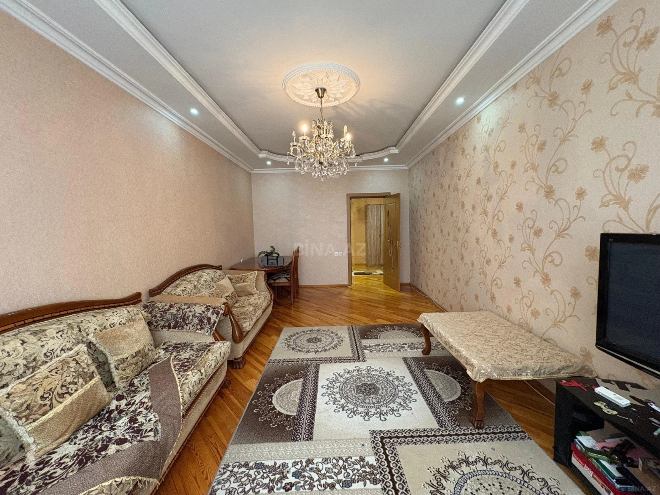Kirayə verilir 2 otaqlı mənzil 90 m²