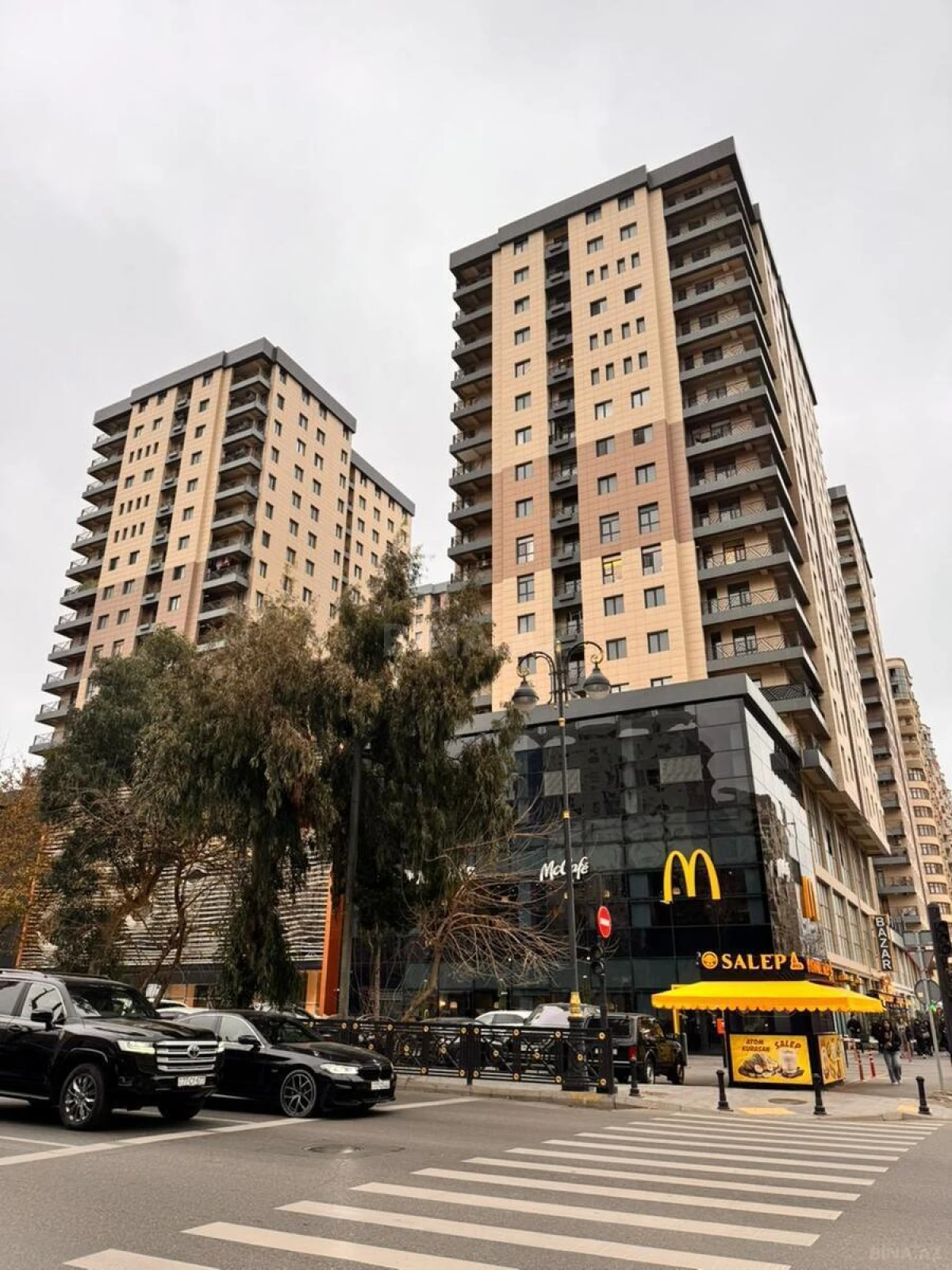 Satılır 4 otaqlı mənzil 191 m²