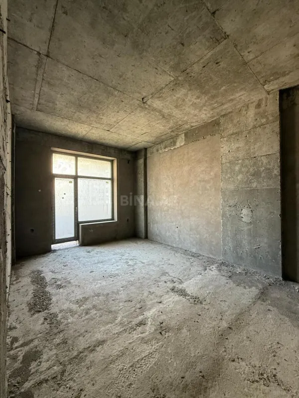 Satılır 4 otaqlı mənzil 191 m²