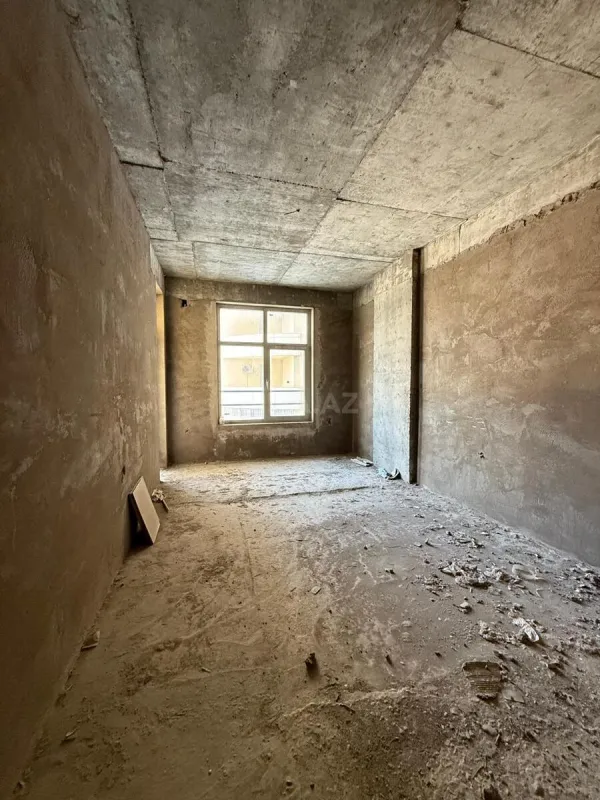 Satılır 4 otaqlı mənzil 191 m²