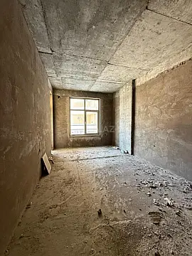 Satılır 4 otaqlı mənzil 191 m²