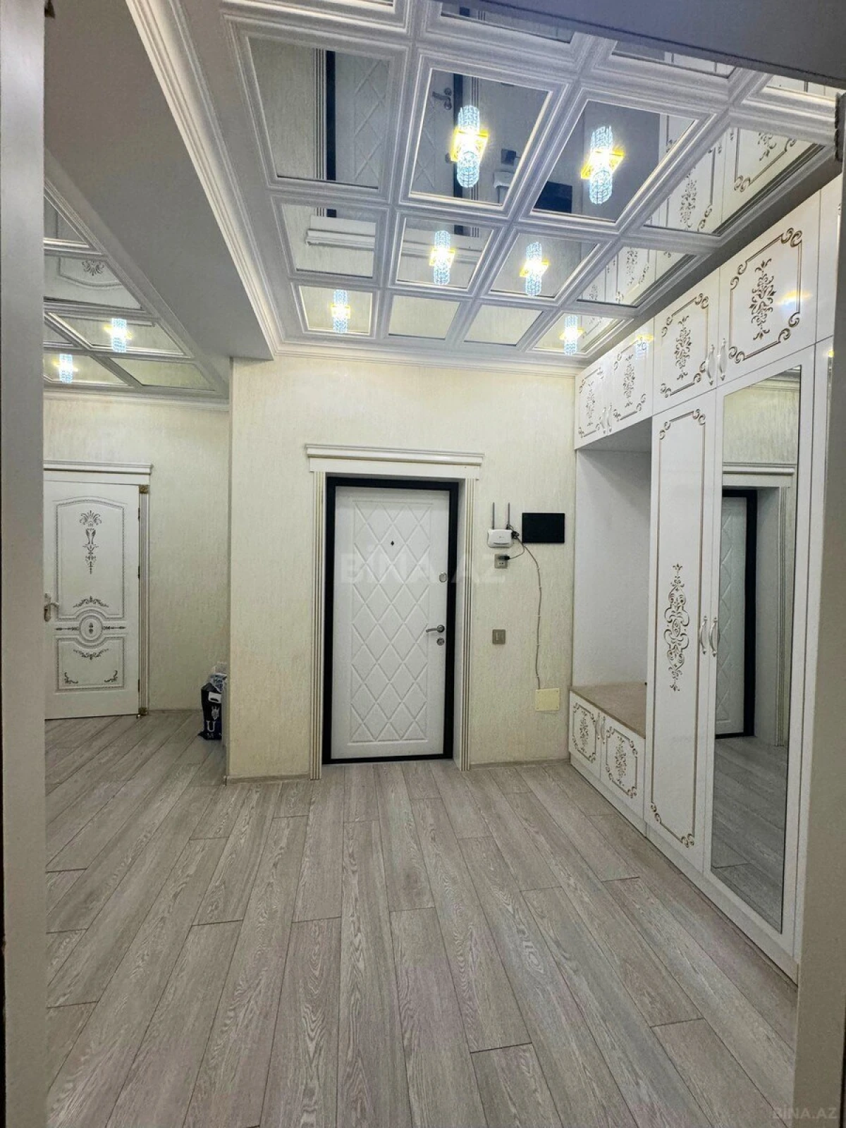 Kirayə verilir 3 otaqlı mənzil 111 m²
