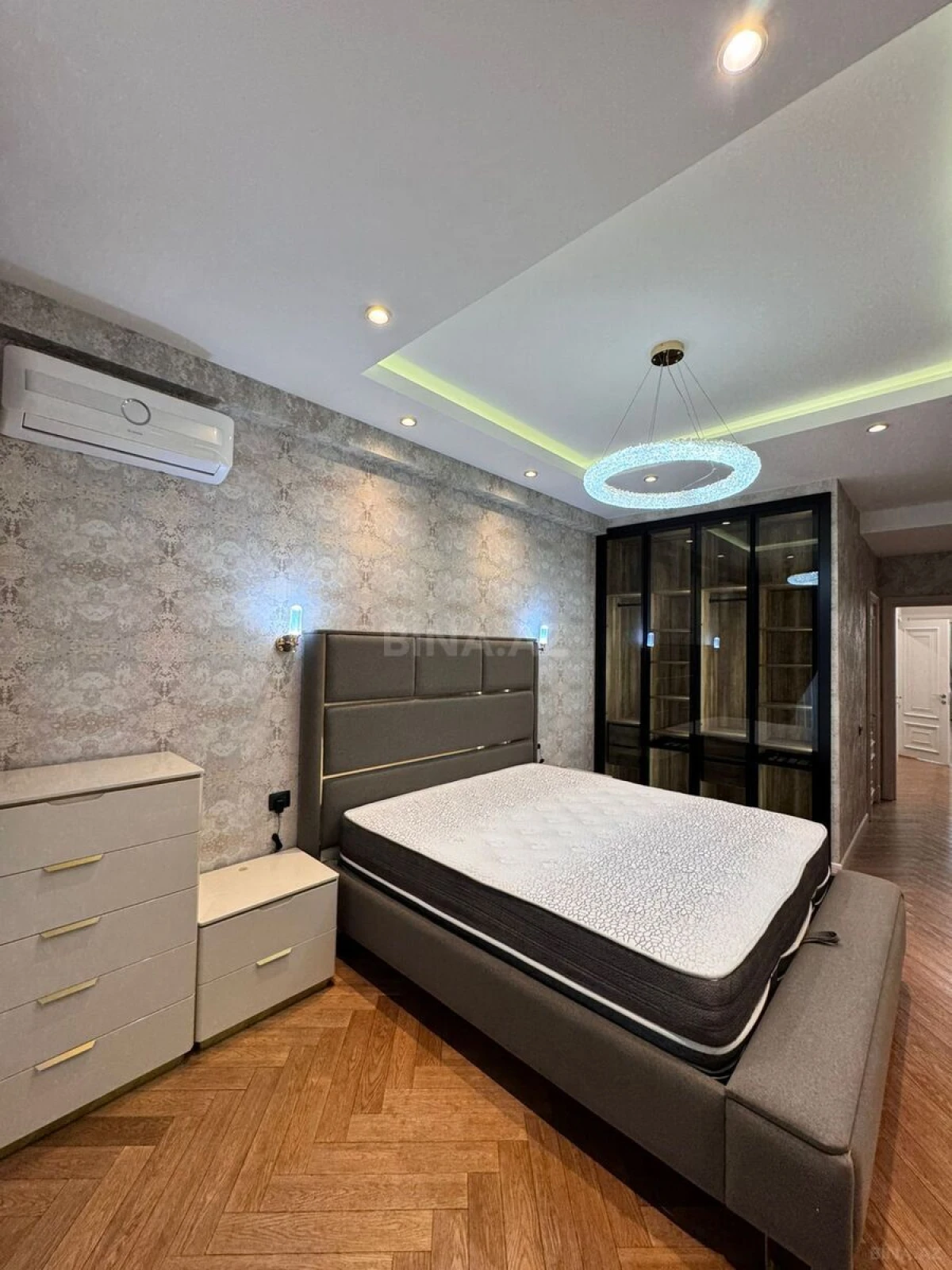 Satılır 3 otaqlı mənzil 120 m²