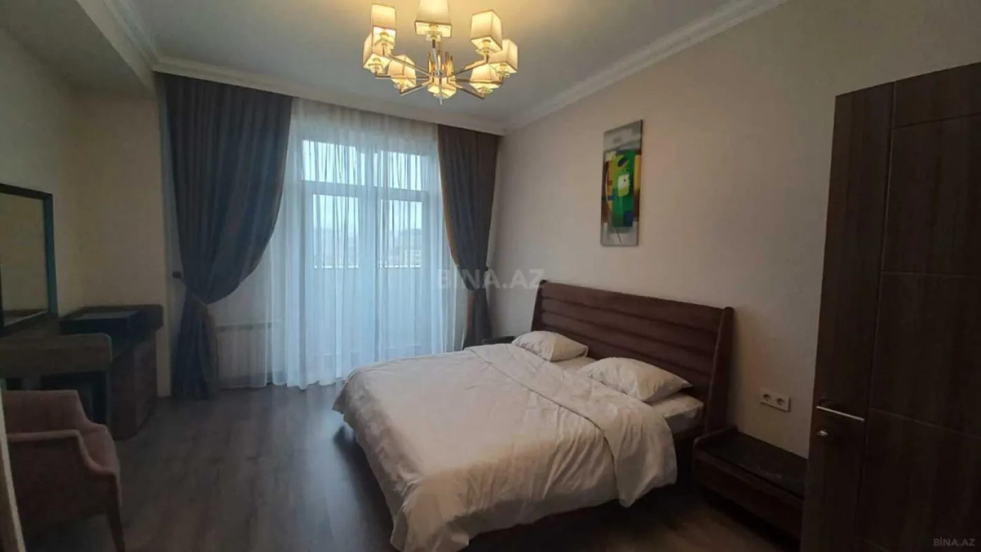 Kirayə verilir 4 otaqlı mənzil 190 m²