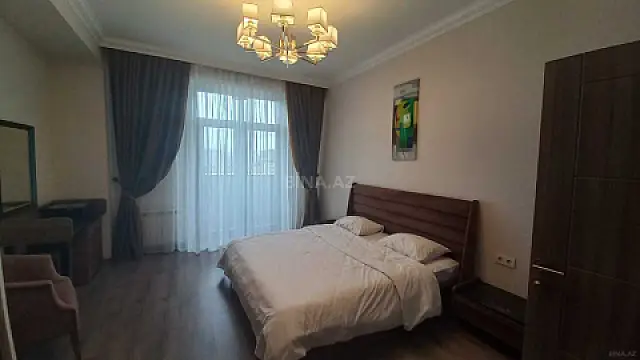 Kirayə verilir 4 otaqlı mənzil 190 m²