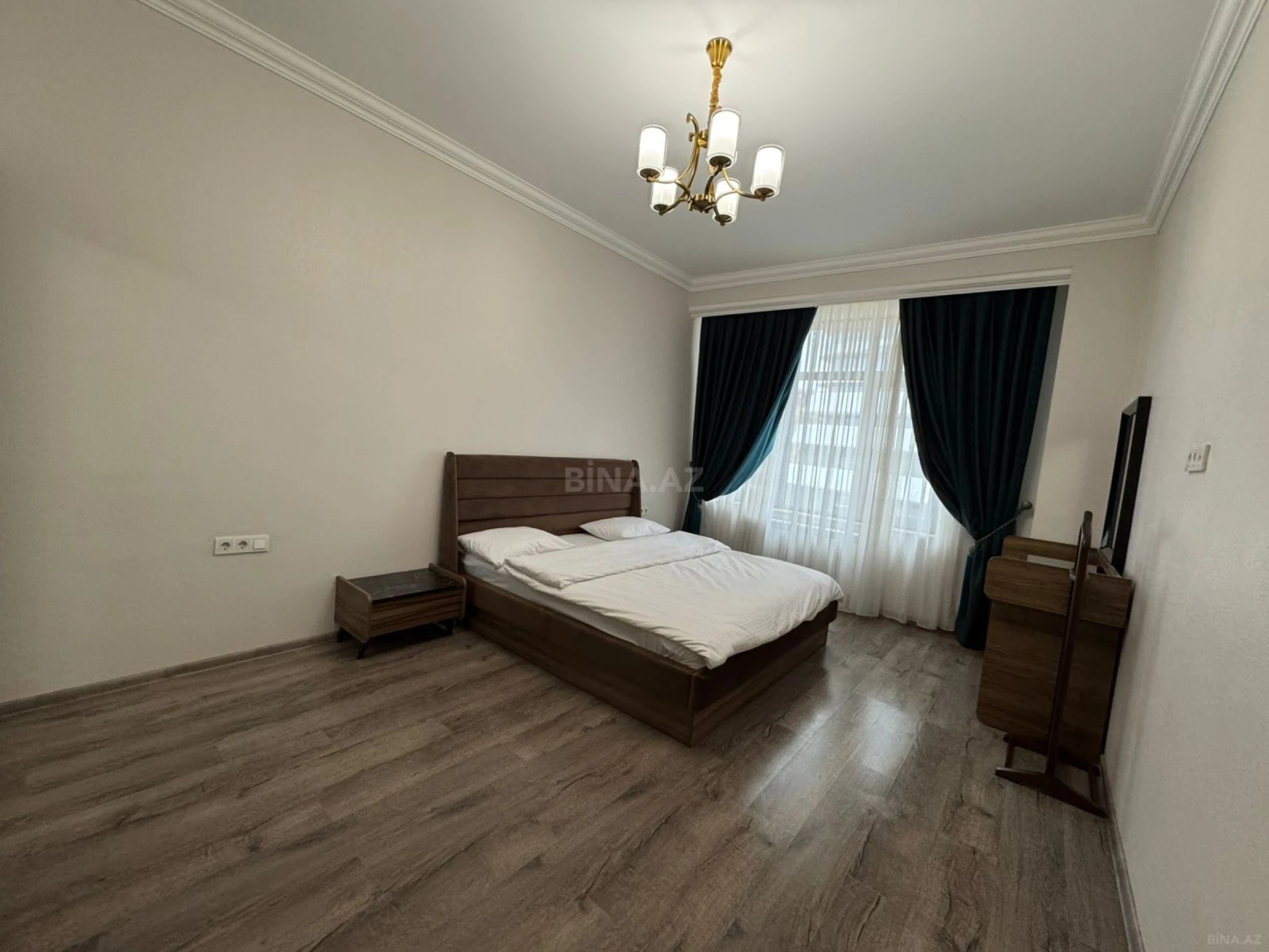 Kirayə verilir 4 otaqlı mənzil 190 m²