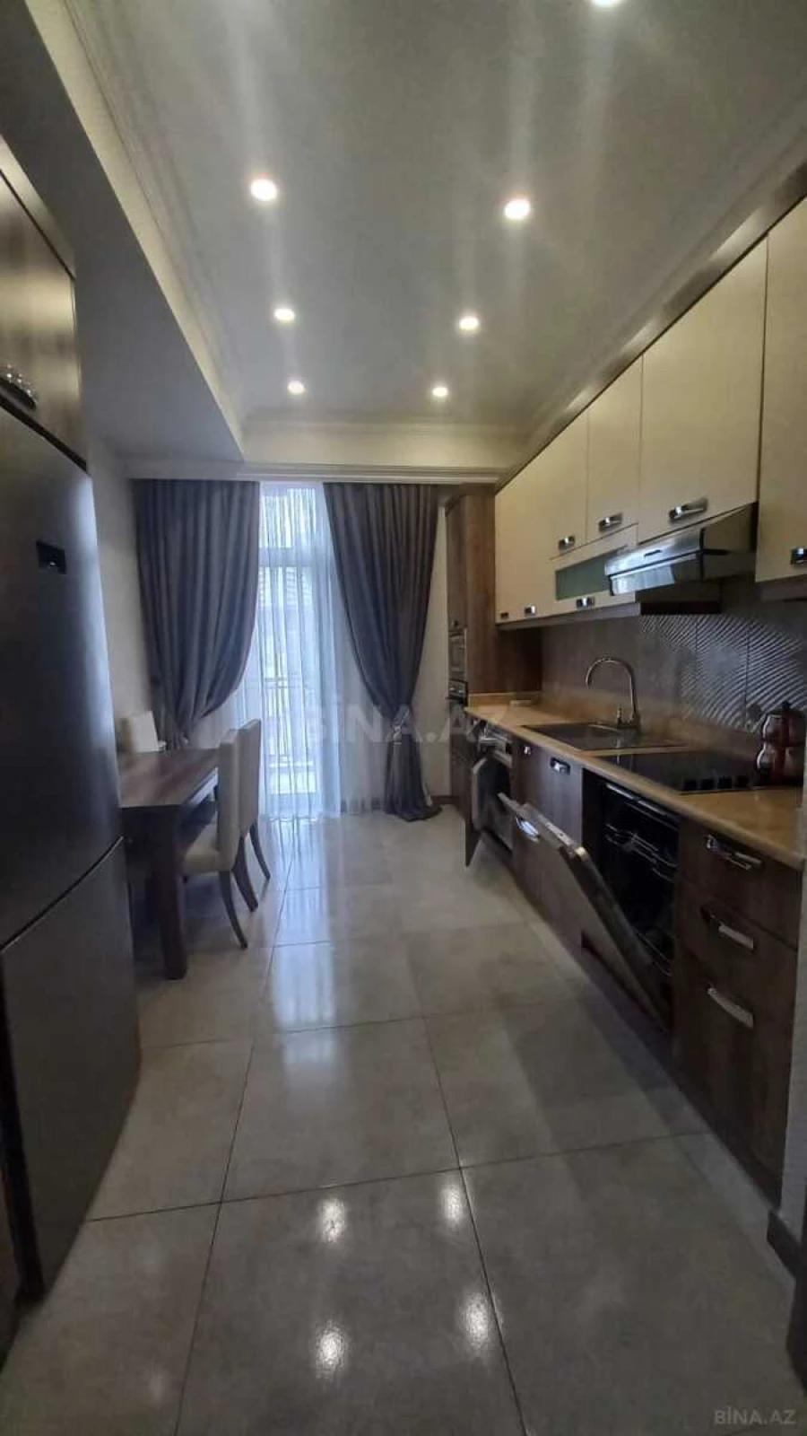 Kirayə verilir 4 otaqlı mənzil 190 m²