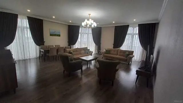 Kirayə verilir 4 otaqlı mənzil 190 m²