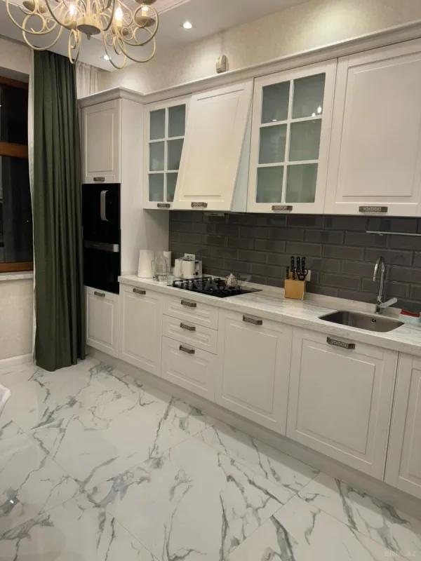 Kirayə verilir 2 otaqlı mənzil 75 m²