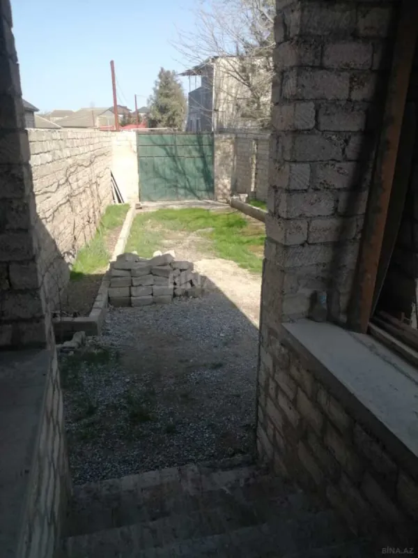 Satılır 4 otaqlı həyət evi 200 m²