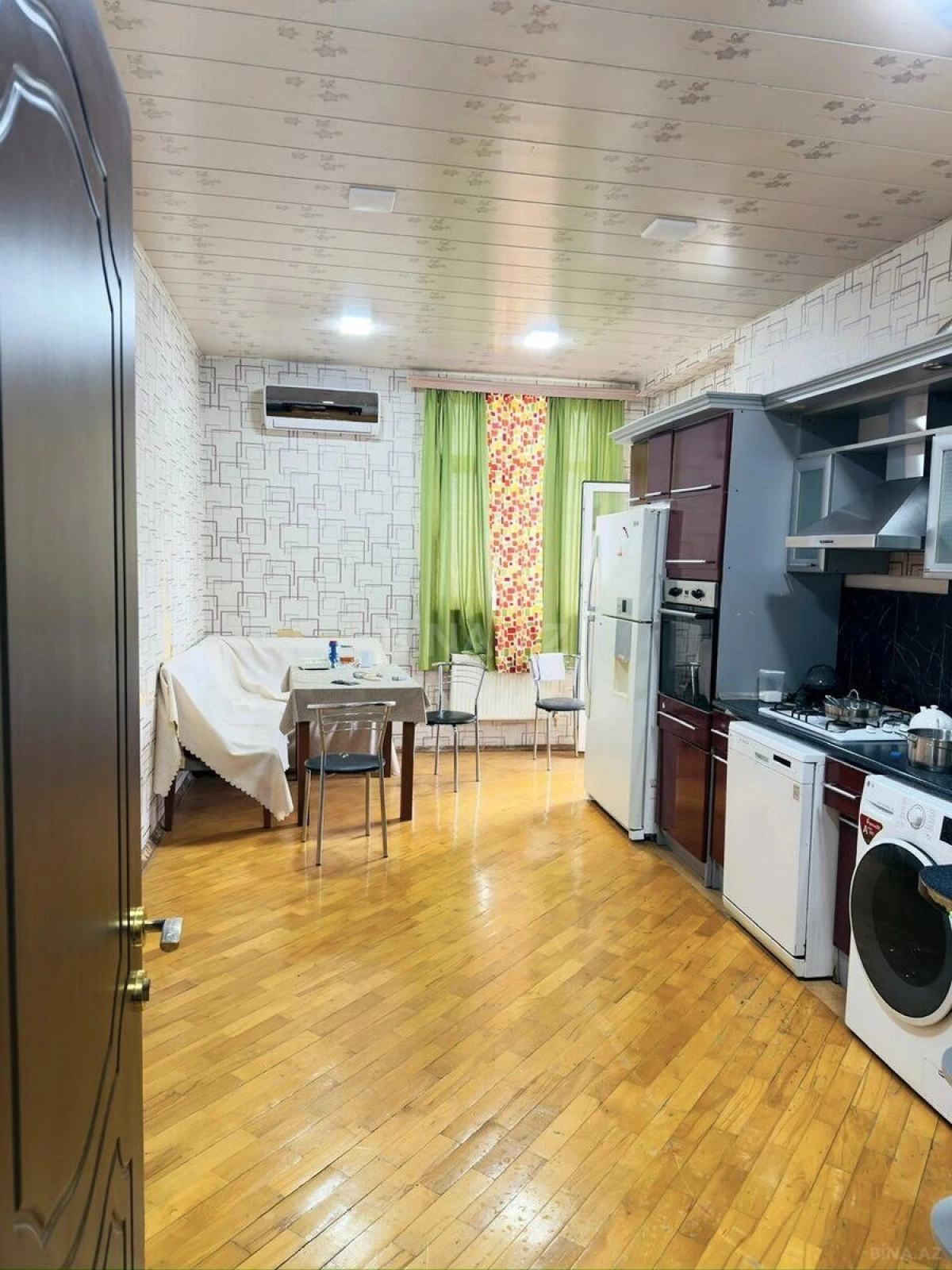 Satılır 3 otaqlı mənzil 140 m²