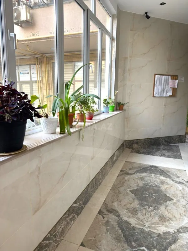 Satılır 3 otaqlı mənzil 140 m²
