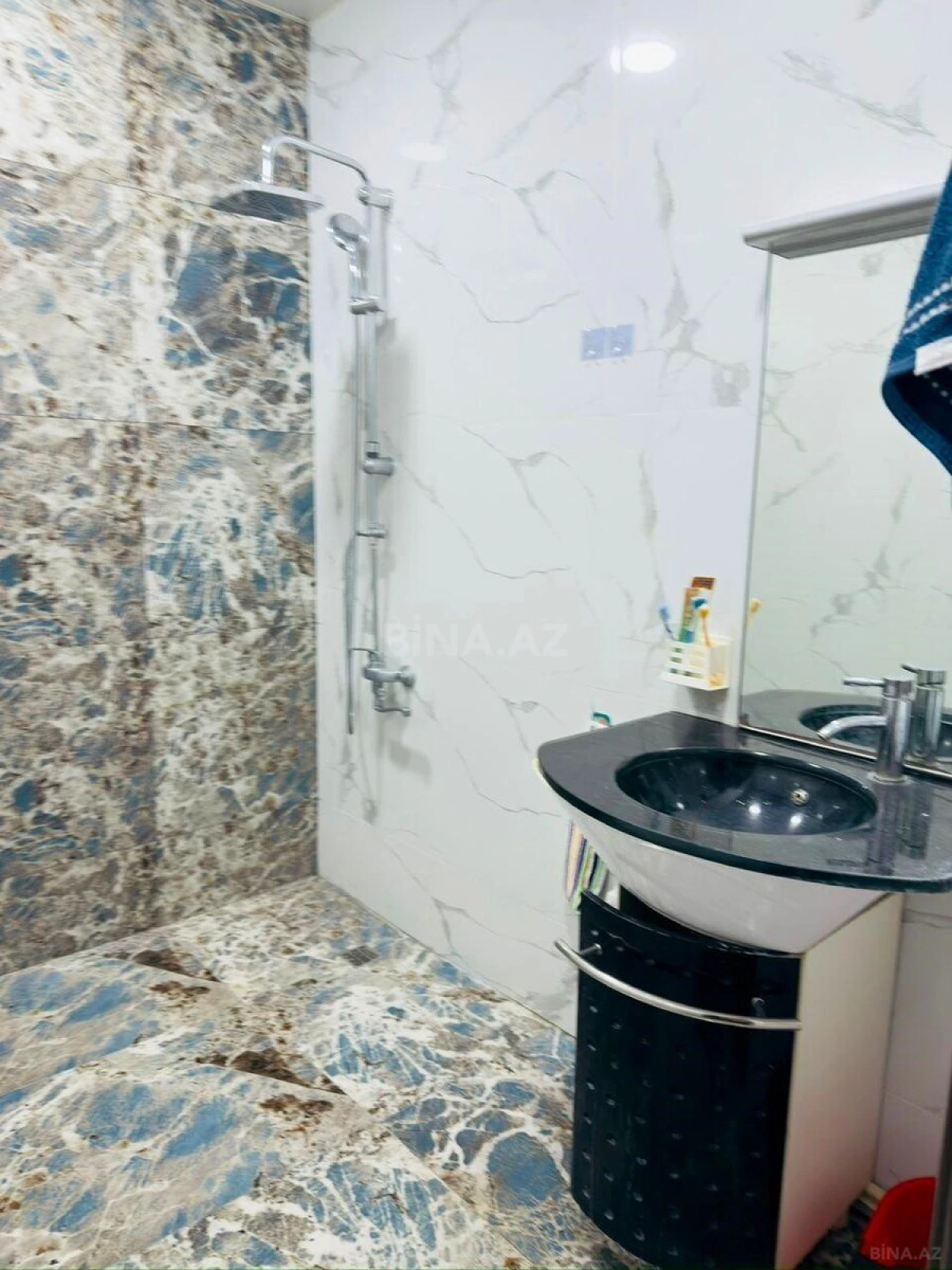 Satılır 3 otaqlı mənzil 140 m²