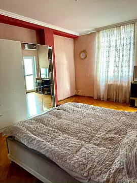 Satılır 3 otaqlı mənzil 140 m²