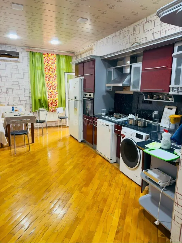 Satılır 3 otaqlı mənzil 140 m²