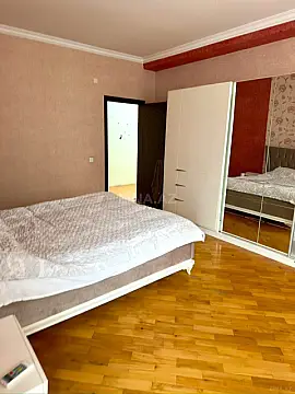 Satılır 3 otaqlı mənzil 140 m²