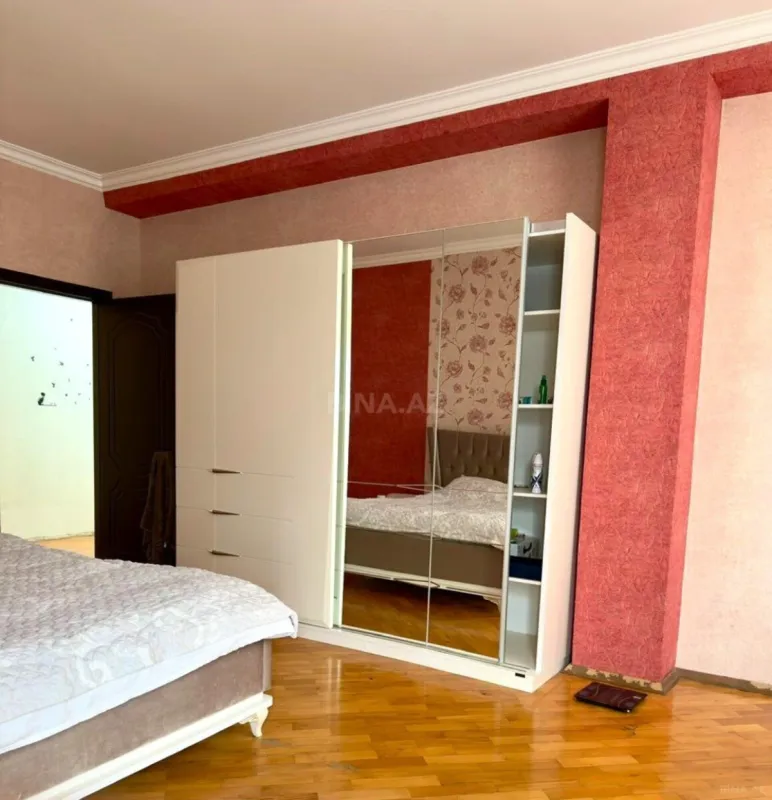 Satılır 3 otaqlı mənzil 140 m²