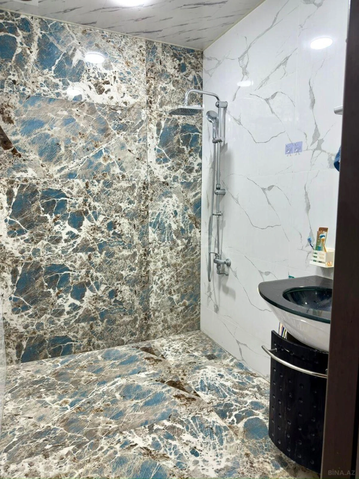 Satılır 3 otaqlı mənzil 140 m²