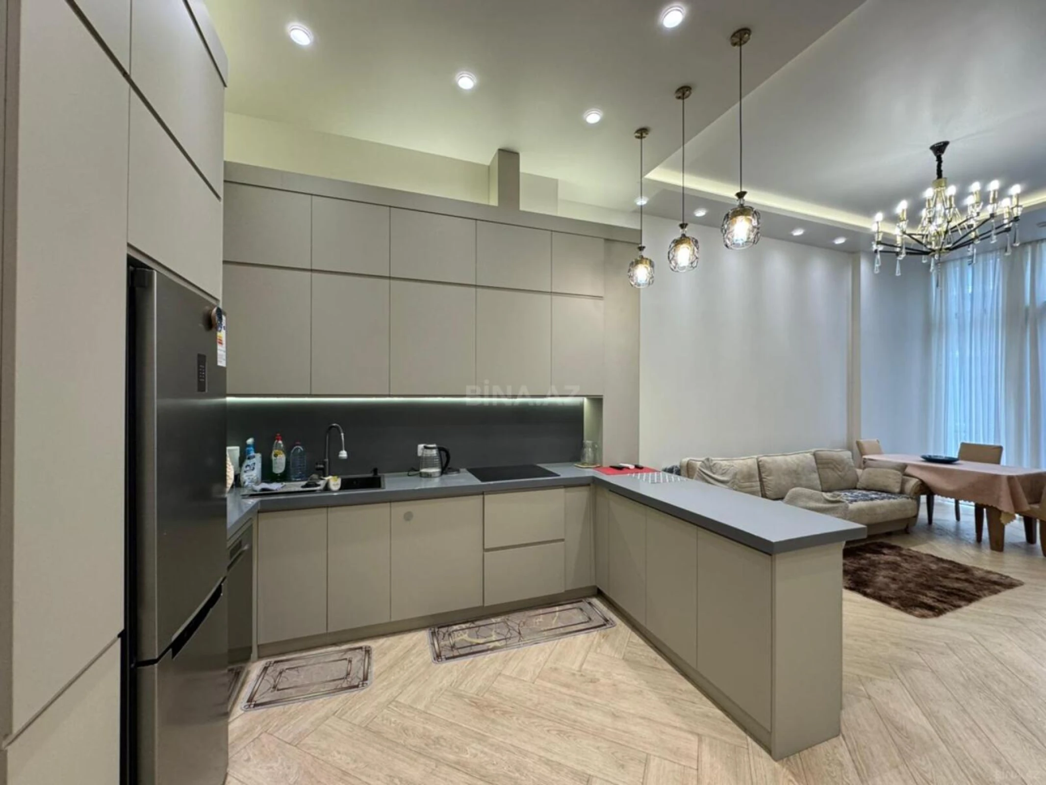 Satılır 2 otaqlı mənzil 72 m²