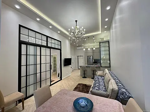 Satılır 2 otaqlı mənzil 72 m²