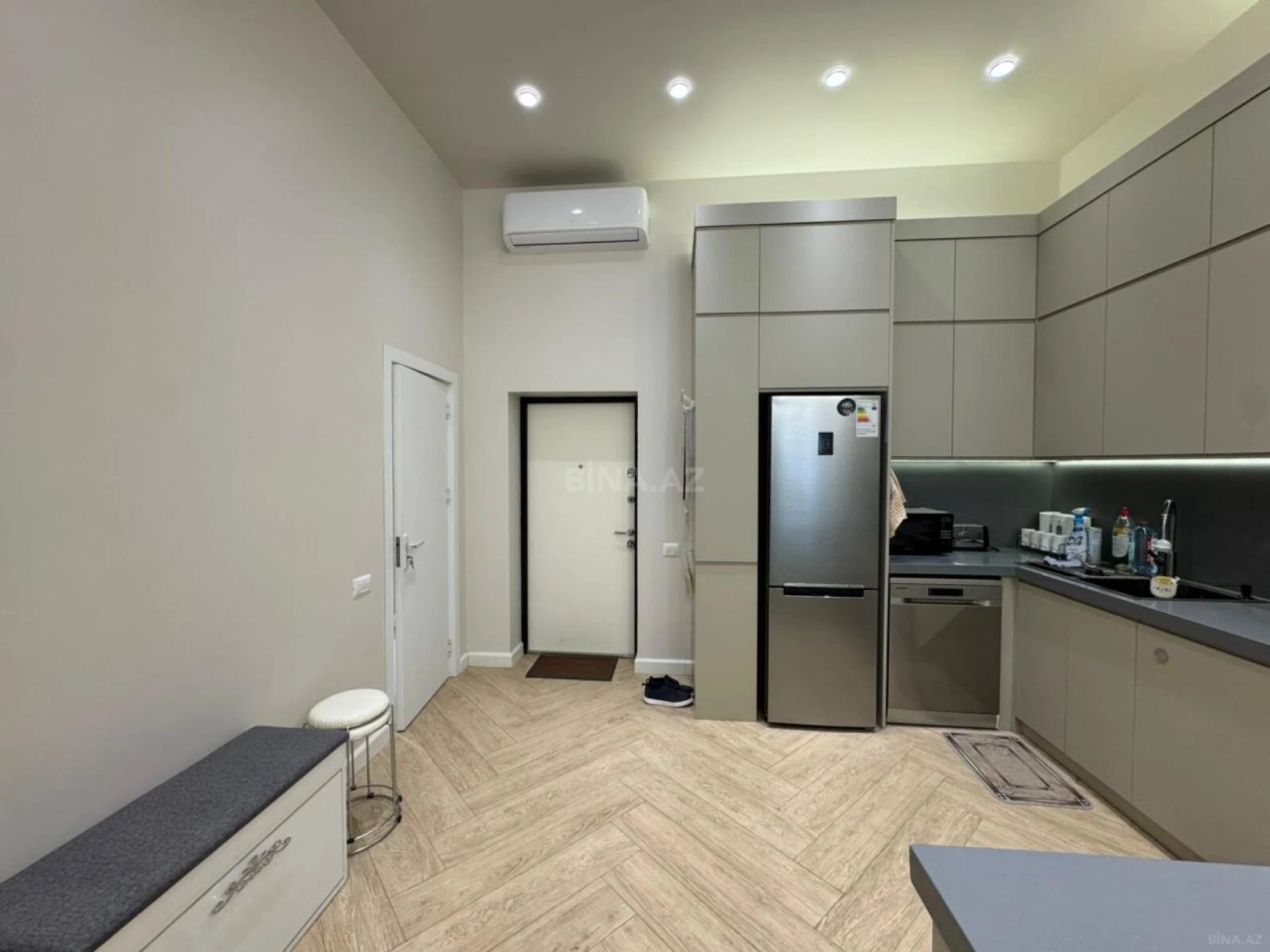 Satılır 2 otaqlı mənzil 72 m²
