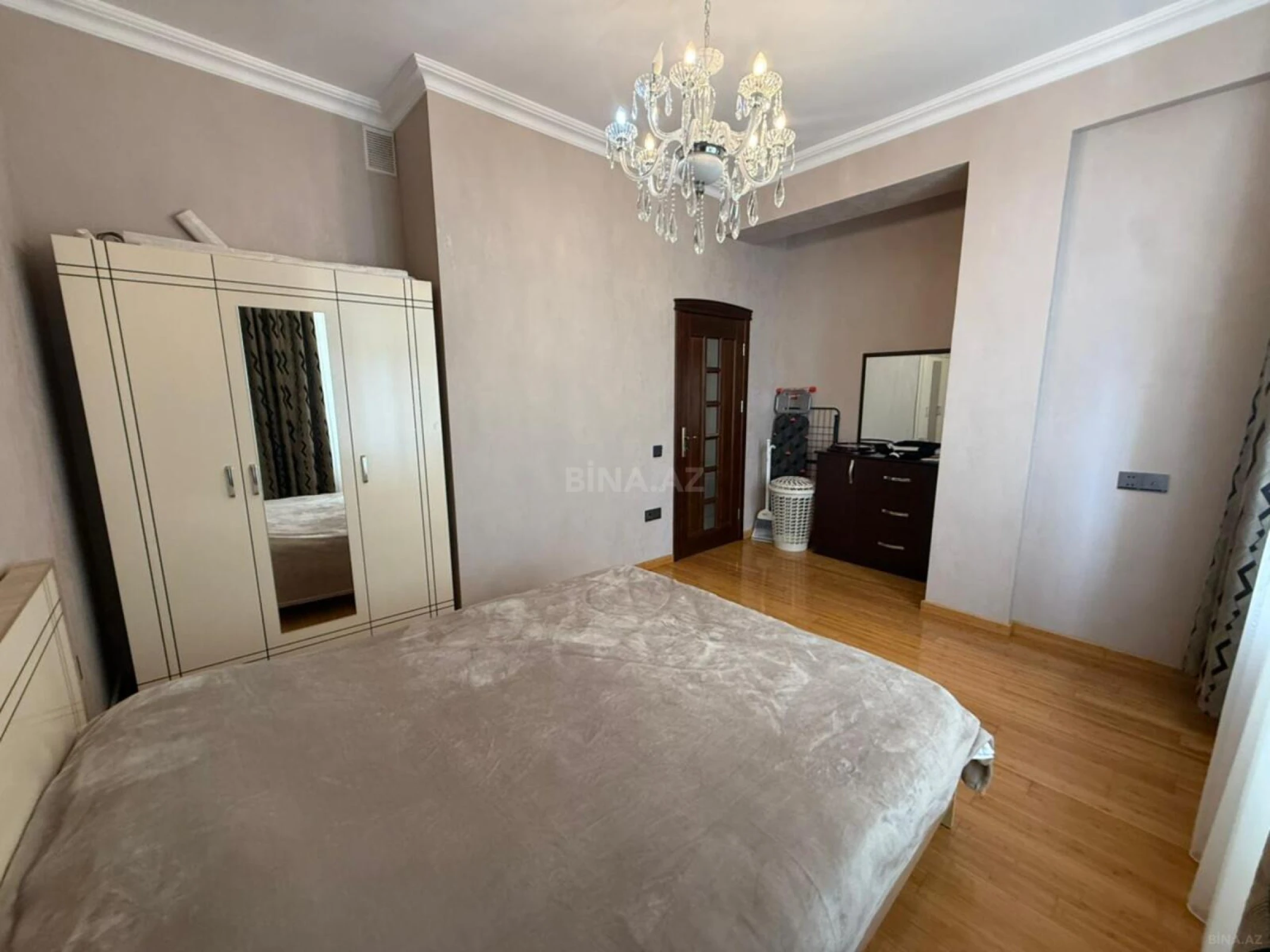 Kirayə verilir 2 otaqlı mənzil 75 m²