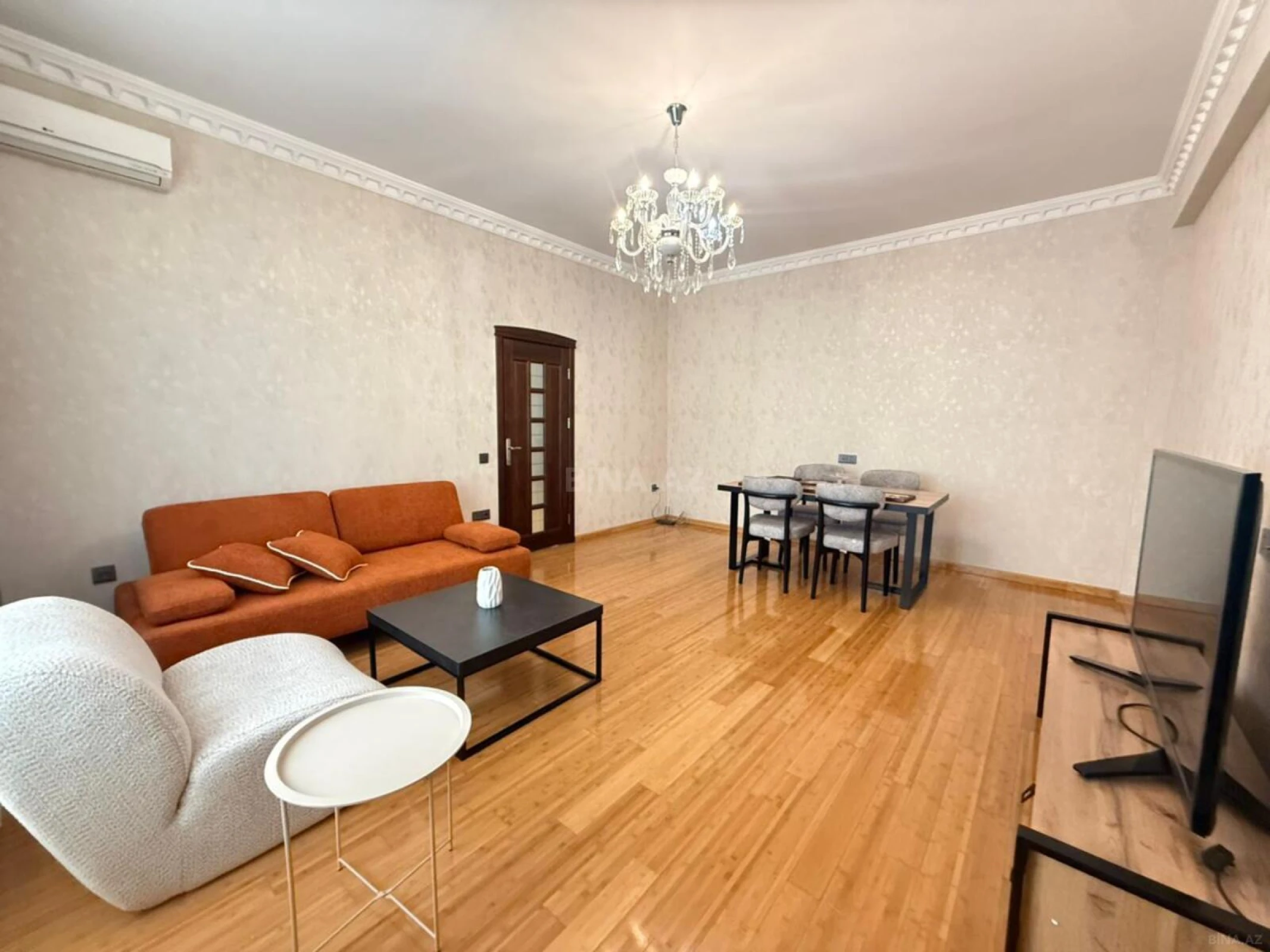 Kirayə verilir 2 otaqlı mənzil 75 m²