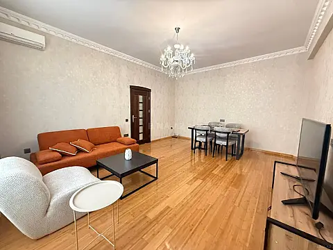 Kirayə verilir 2 otaqlı mənzil 75 m²