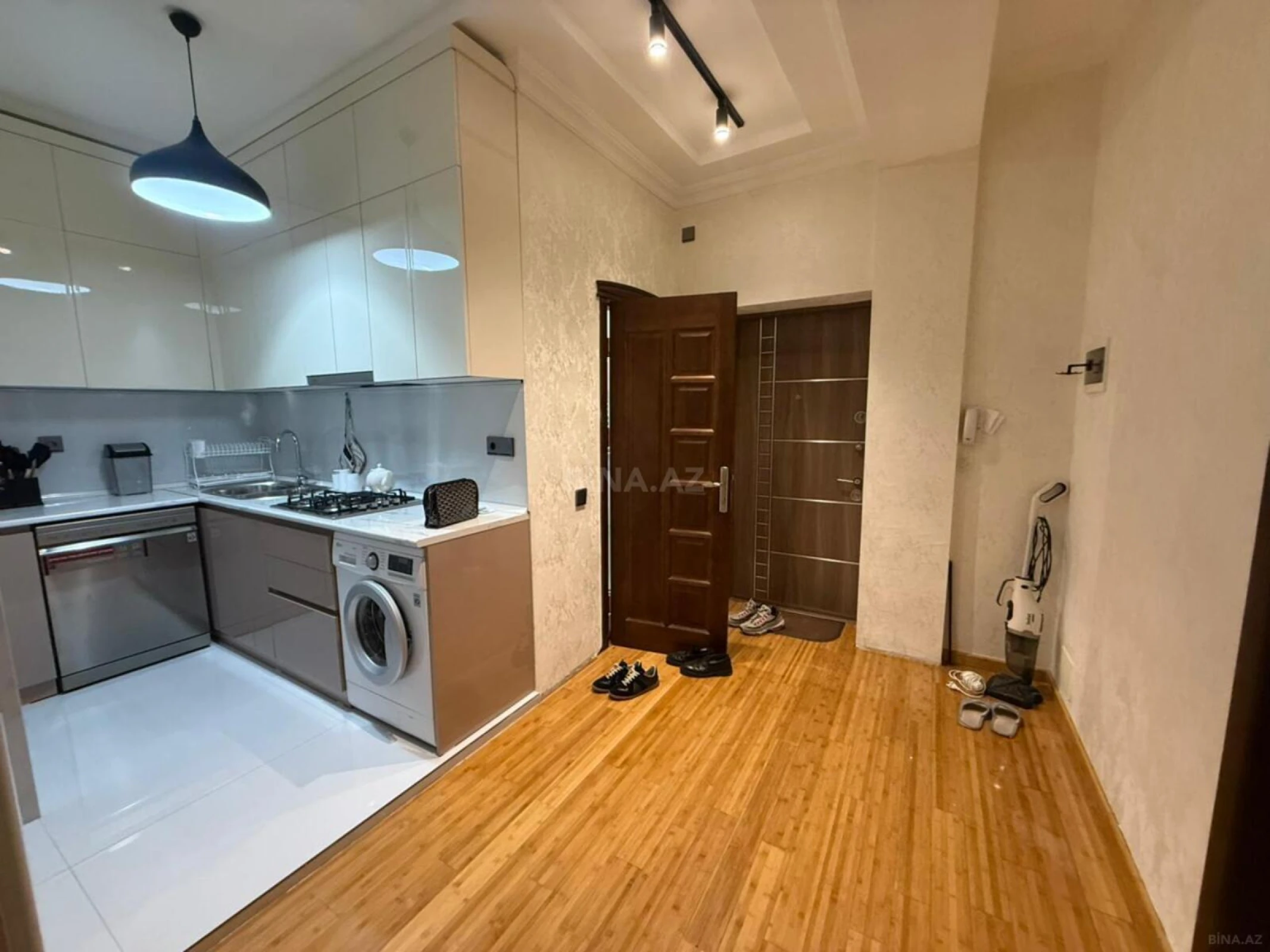 Kirayə verilir 2 otaqlı mənzil 75 m²