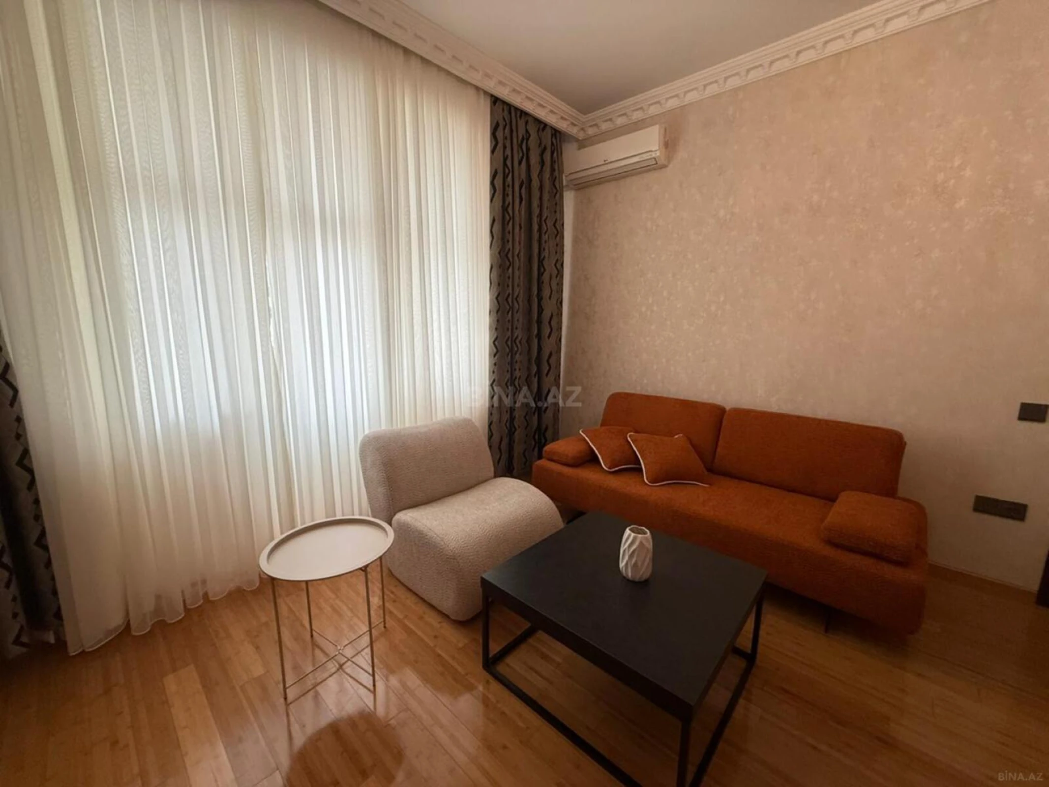 Kirayə verilir 2 otaqlı mənzil 75 m²