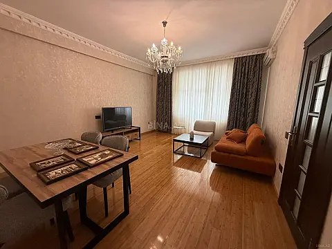 Kirayə verilir 2 otaqlı mənzil 75 m²