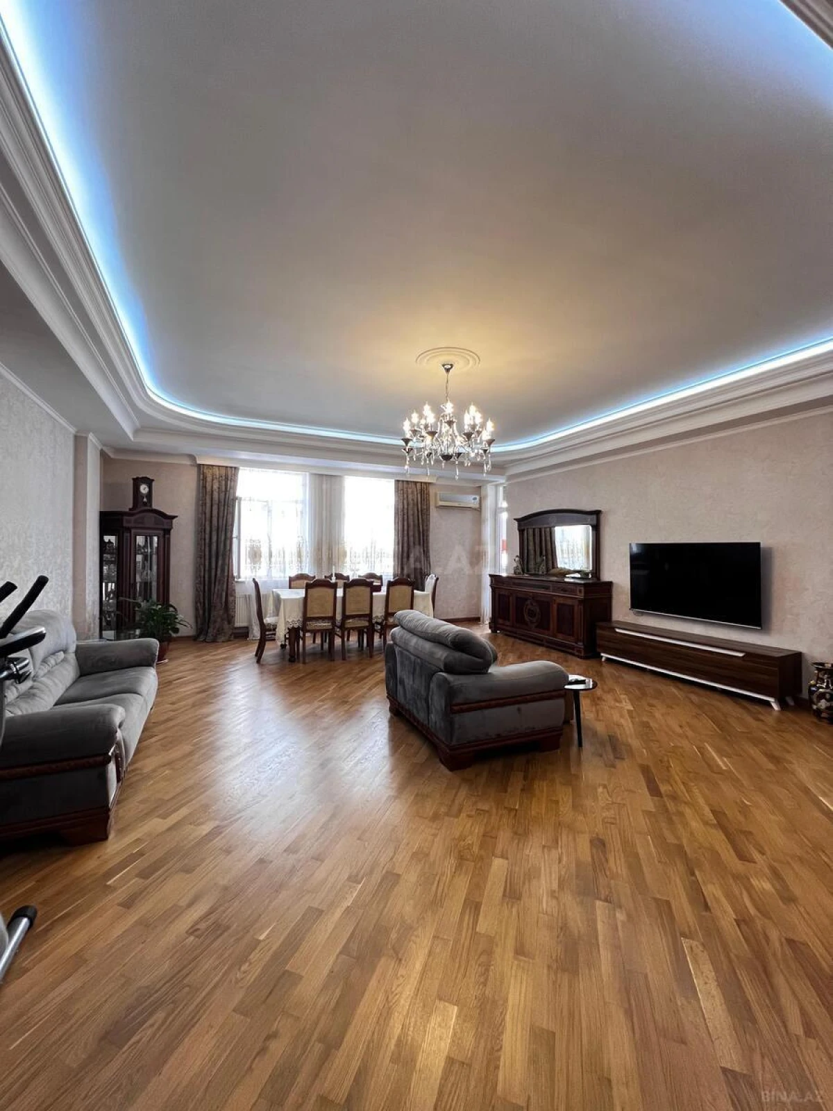 Satılır 3 otaqlı mənzil 169 m²