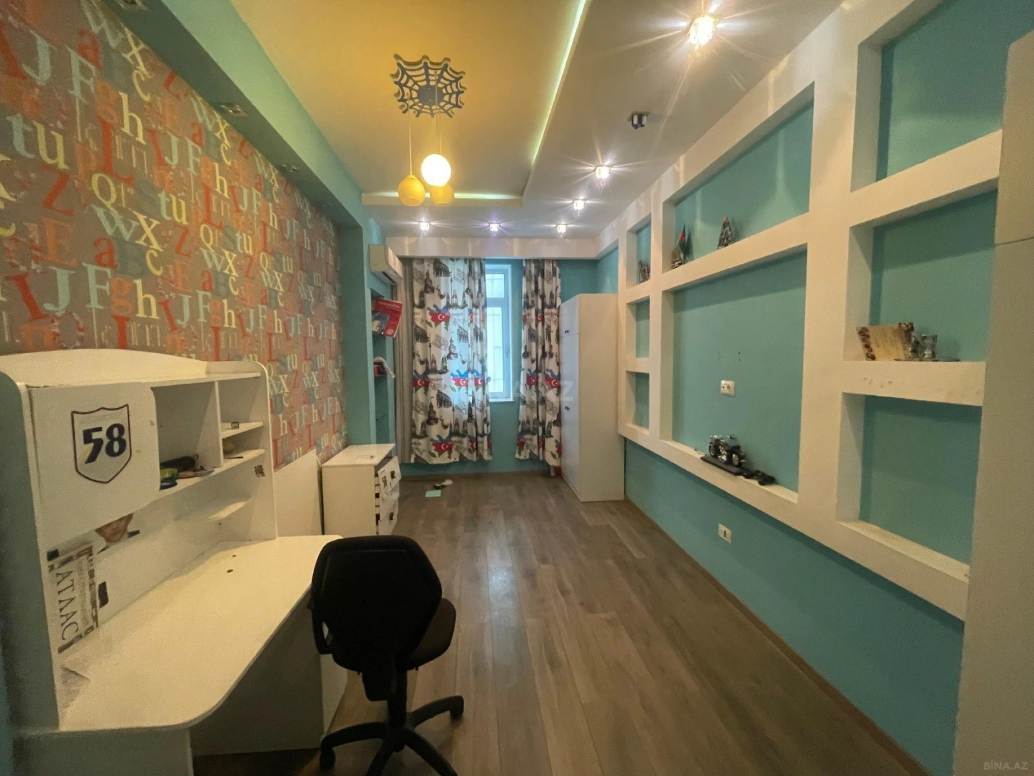 Satılır 4 otaqlı mənzil 204 m²