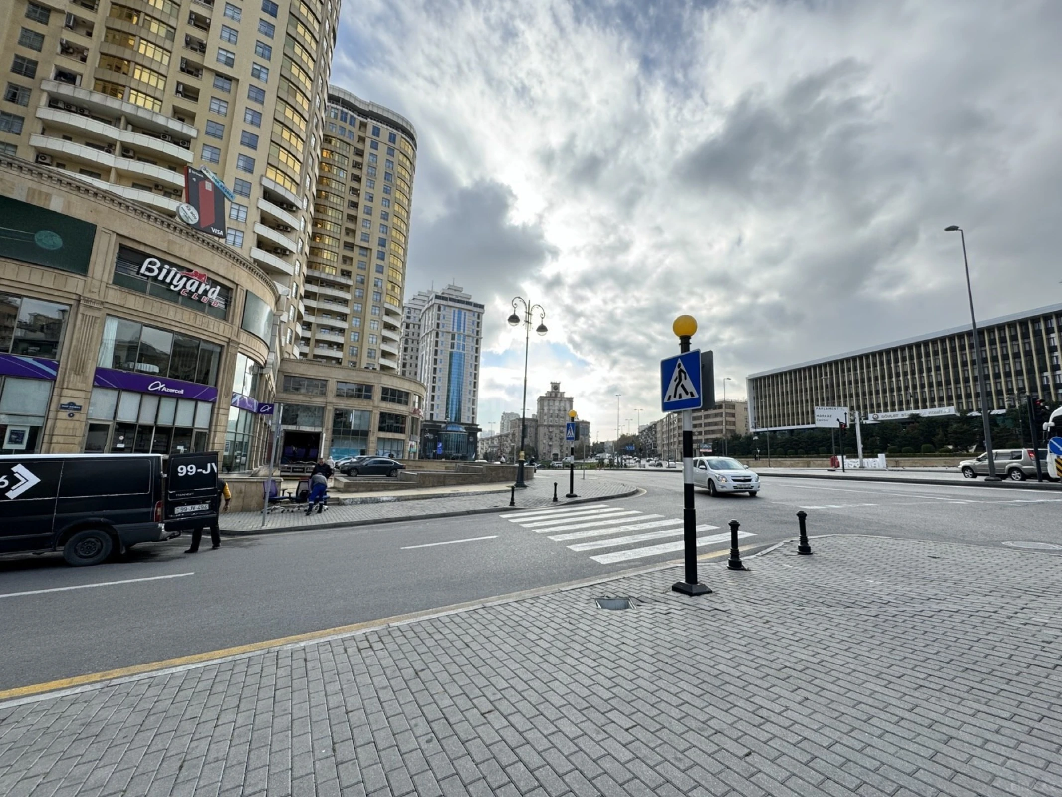 Satılır 4 otaqlı mənzil 204 m²