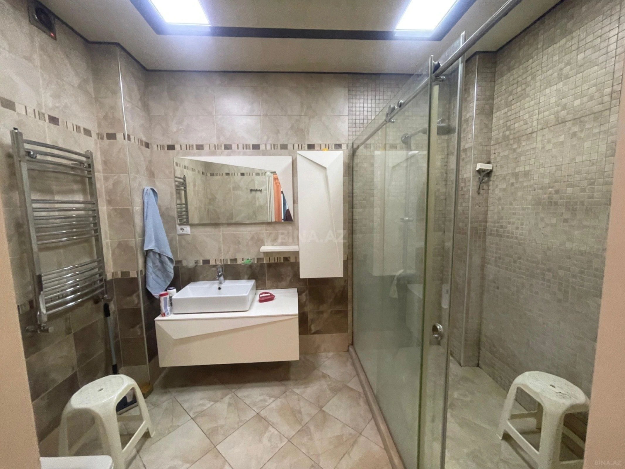 Satılır 4 otaqlı mənzil 204 m²