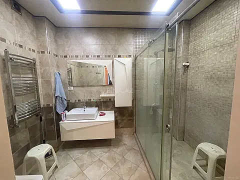 Satılır 4 otaqlı mənzil 204 m²