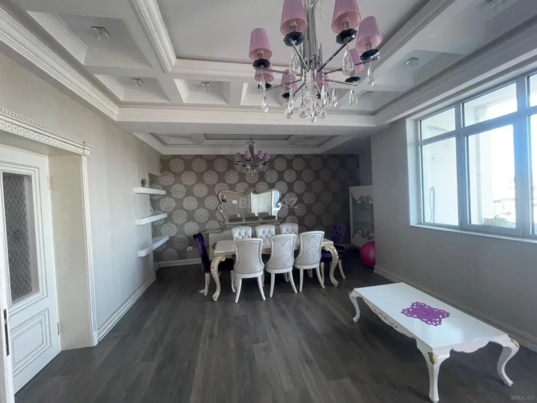 Satılır 4 otaqlı mənzil 204 m²
