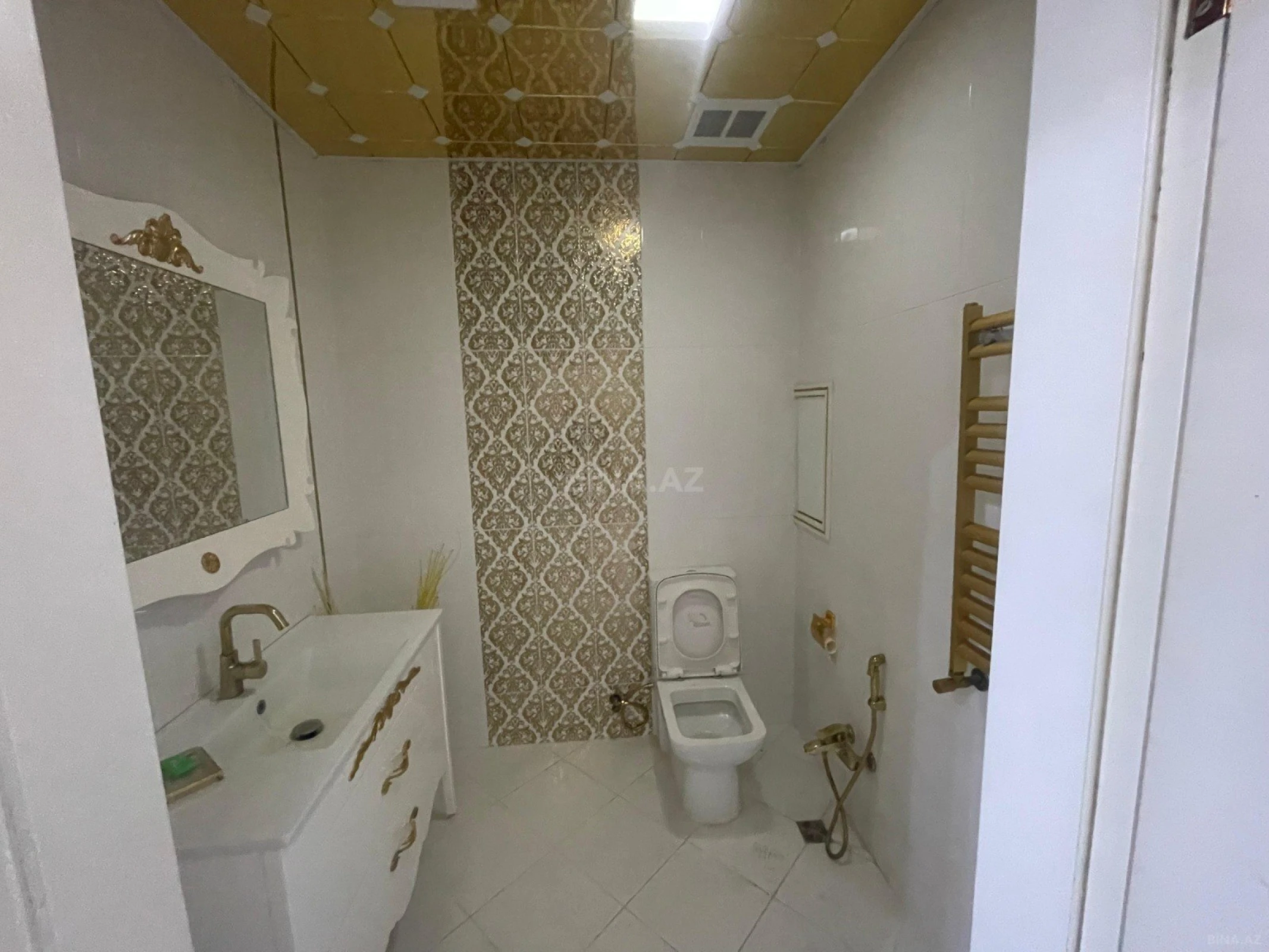 Satılır 4 otaqlı mənzil 204 m²