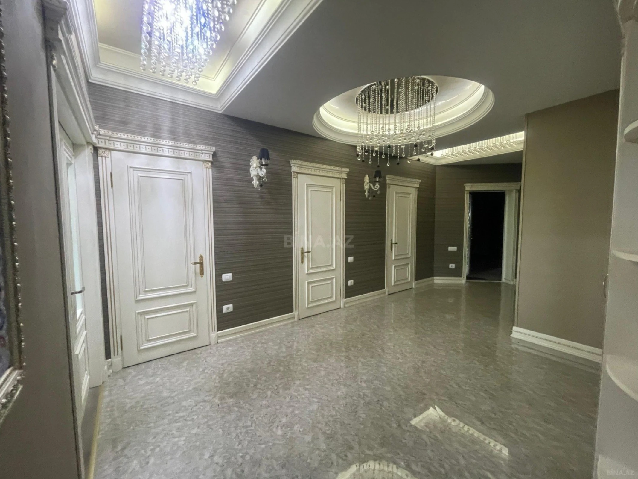 Satılır 4 otaqlı mənzil 204 m²