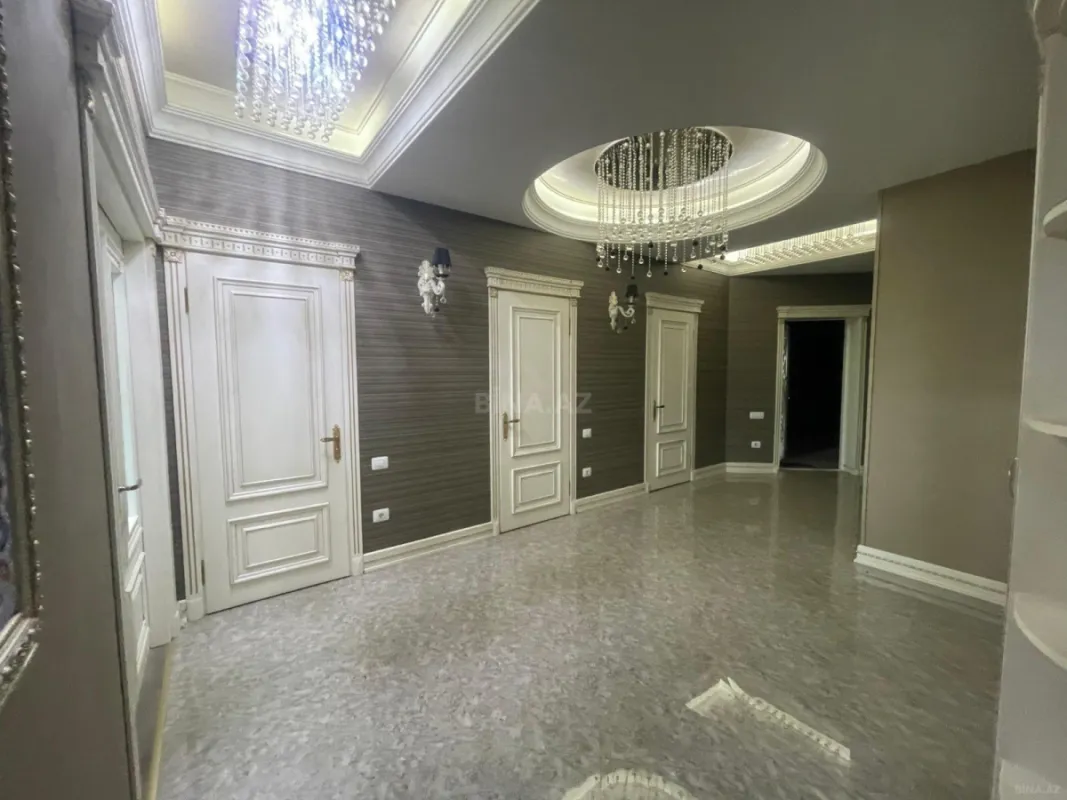 Satılır 4 otaqlı mənzil 204 m²