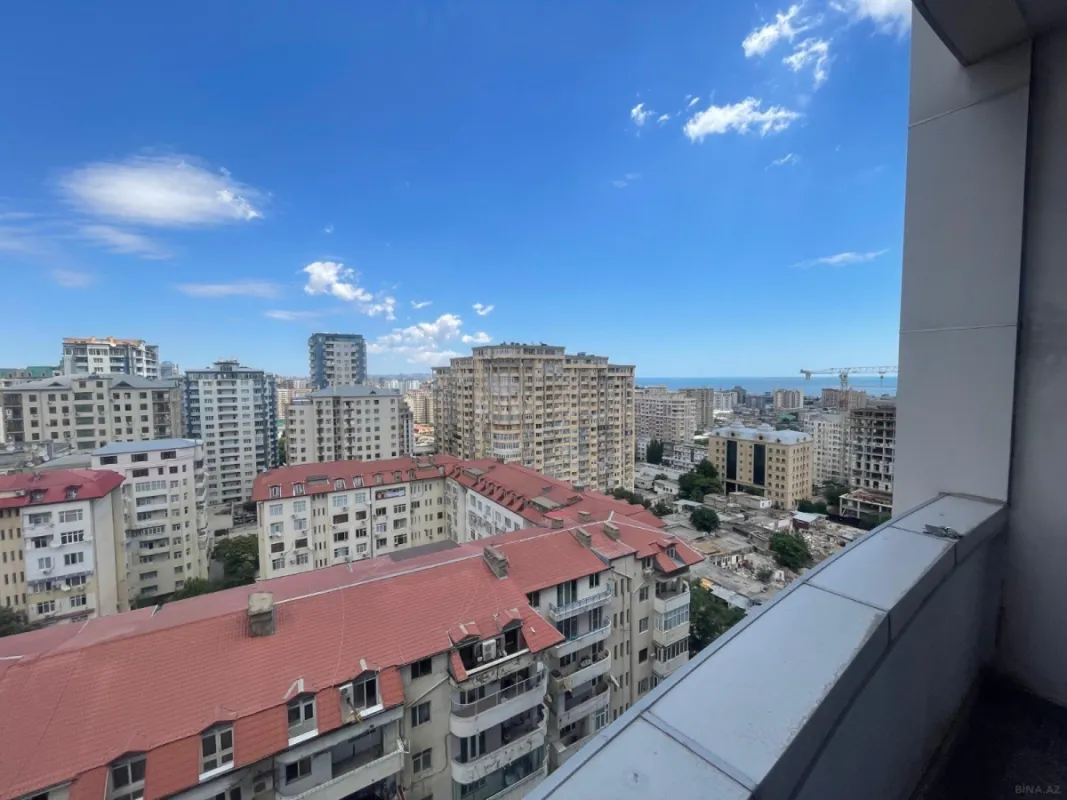 Satılır 4 otaqlı mənzil 204 m²
