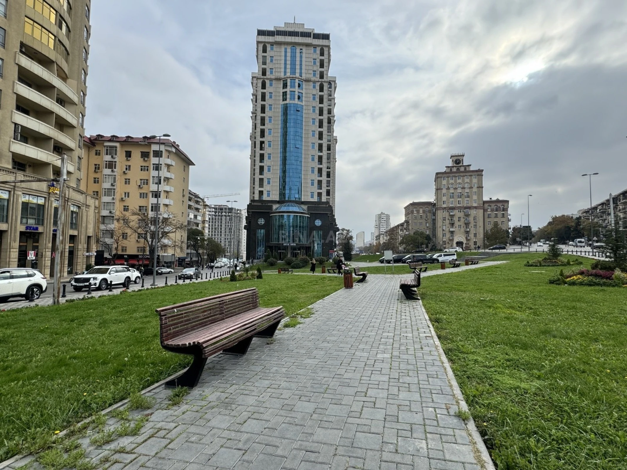 Satılır 4 otaqlı mənzil 204 m²
