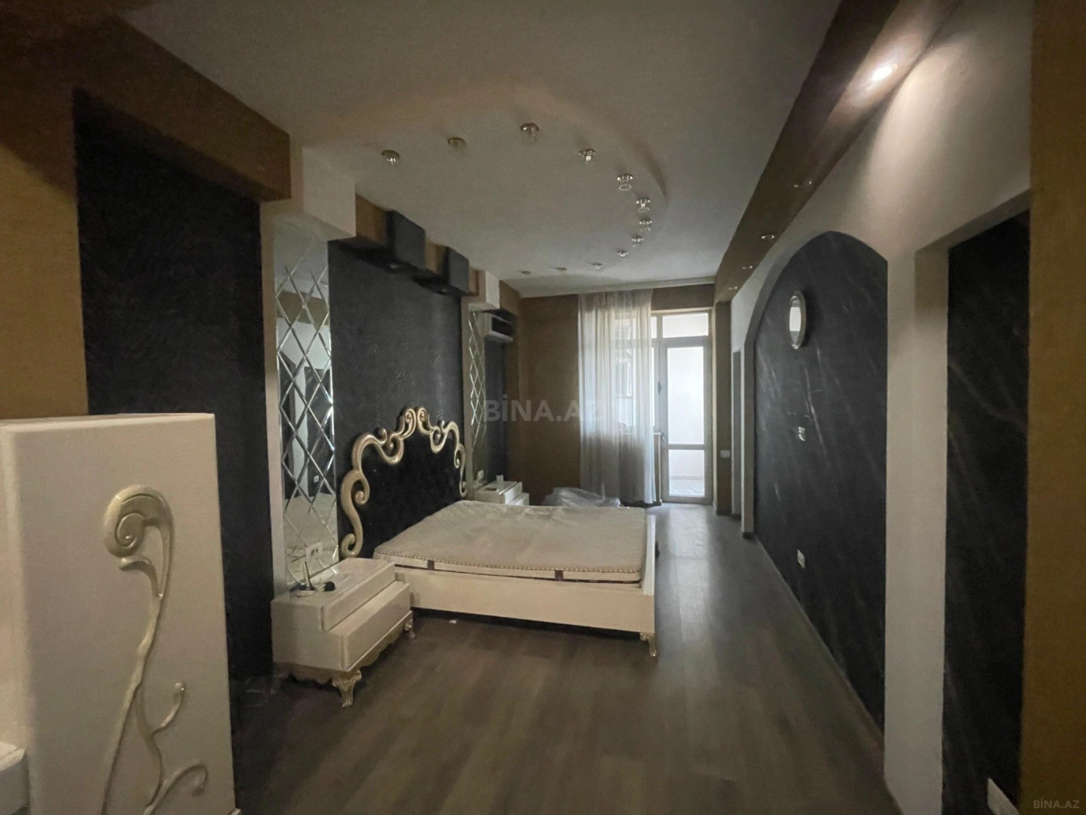 Satılır 4 otaqlı mənzil 204 m²